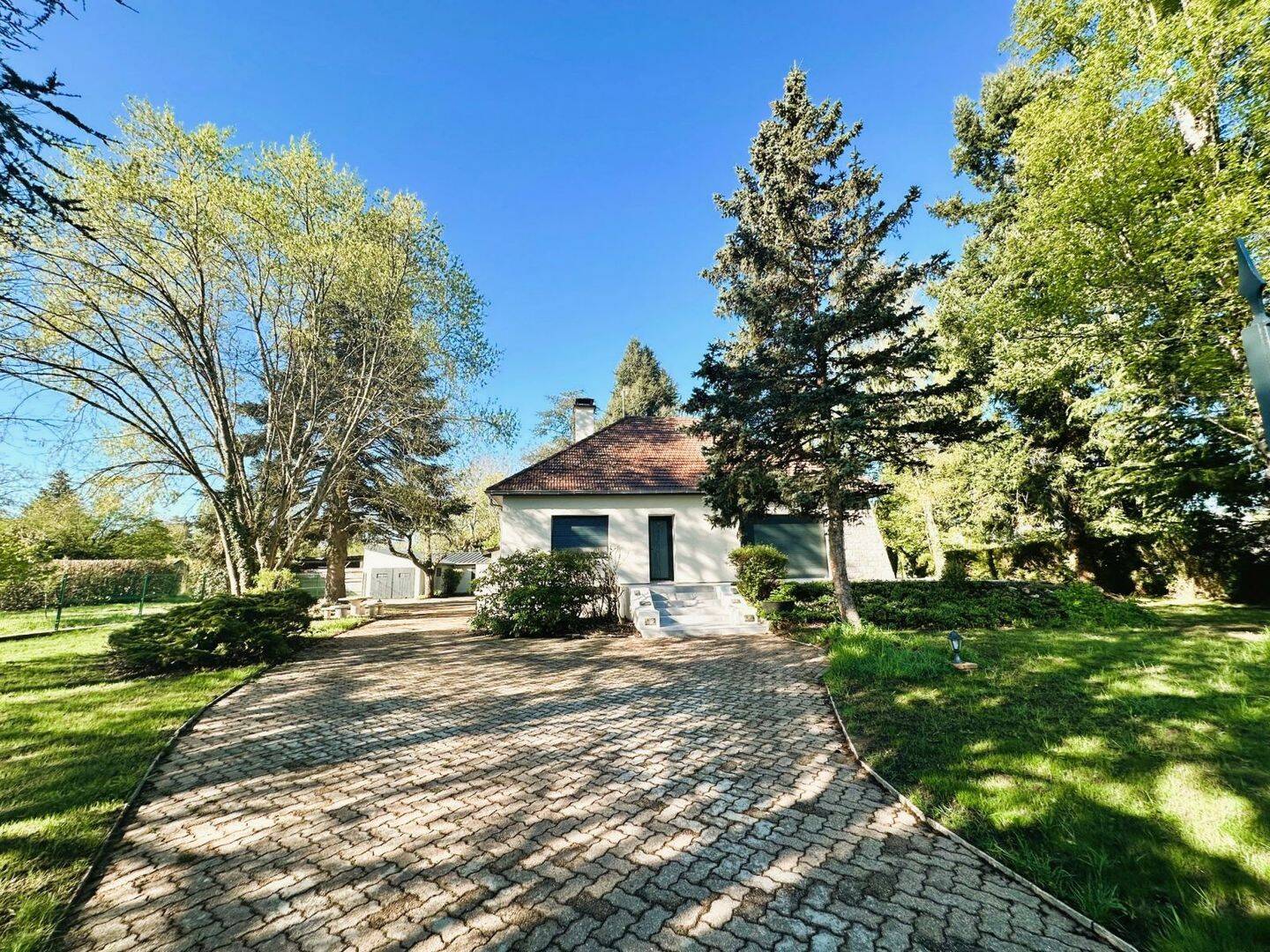 Maison 4 pièces 155 m² · à Abrest · 155 m² · 430 000 €