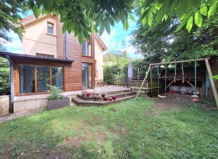 Maison à vendre 945 000 € 5 pièces 4<br/>chambres 150 m²<br/>superficie 370 m²<br/>terrain La Châtaigneraie-La Feuillaume Sud La Celle-Saint-Cloud 78170