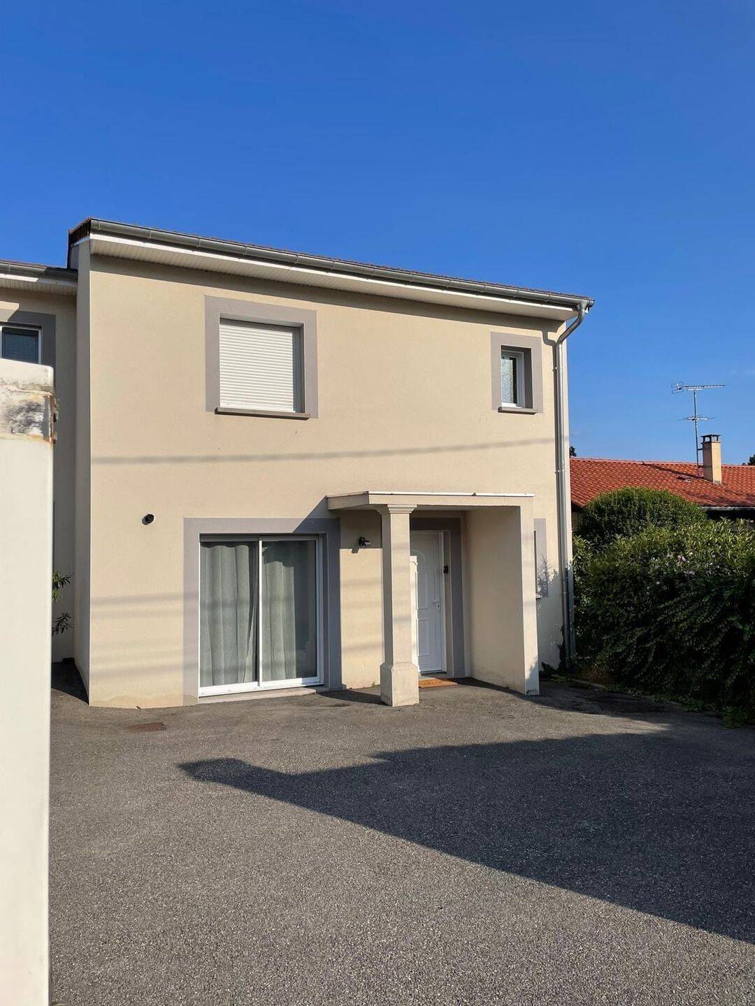 Maison 4 pièces 90 m² · à Saint-Genis-Laval · 90 m² · 1 590 €