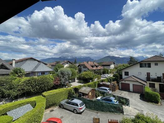 Appartement à vendre 380 000 € 3 pièces 2 chambres 68 m² Étage 1/2 Nord Est Meythet 74960