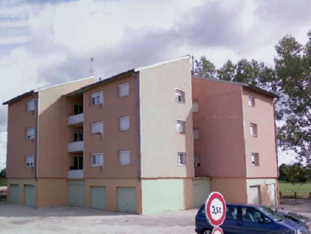 Appartement à louer 432 € 3 pièces 2 chambres 73 m² RDC Saint-Trivier-de-Courtes 01560