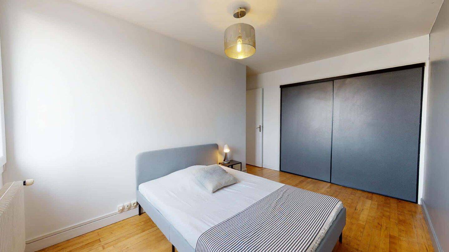 Room in Rue Francis de Pressensé, Villeurbanne for 69 m² with 3 — 1