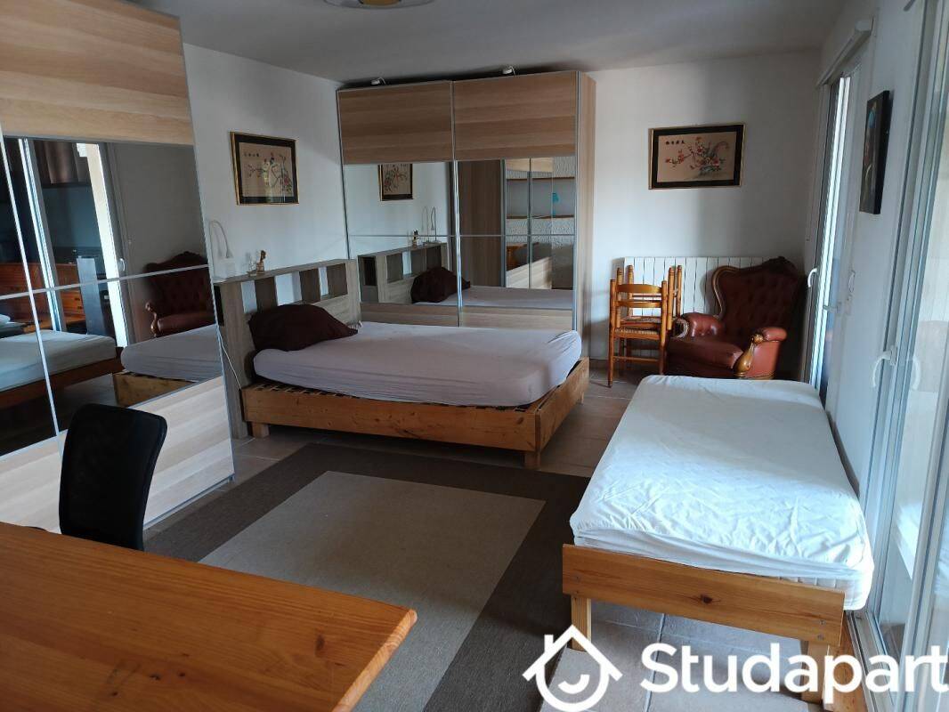 Appartement 1 pièce 84 m² · à Fargues-Saint-Hilaire · 84 m² · 1 010 €