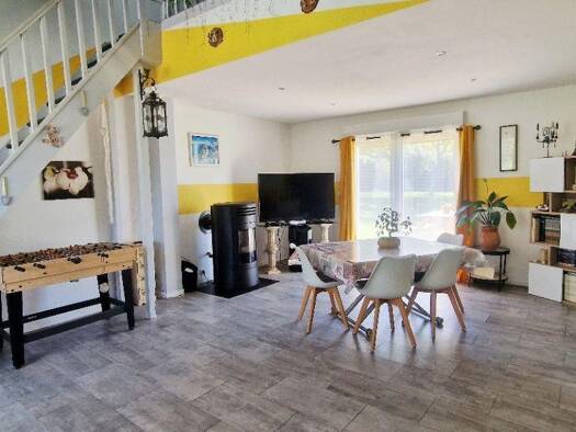 Maison à vendre 259 000 € 6 pièces 4 chambres 168 m² 2 933 m² de terrain Lons-le-Saunier 39000