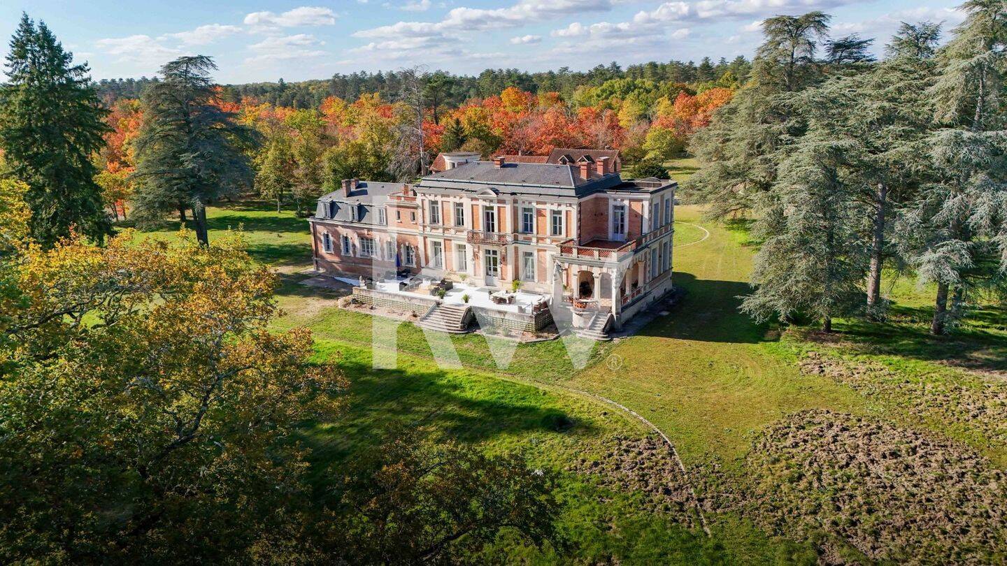 Maison 25 pièces 125 m² · à Salbris · 125 m² · 2 447 900 €