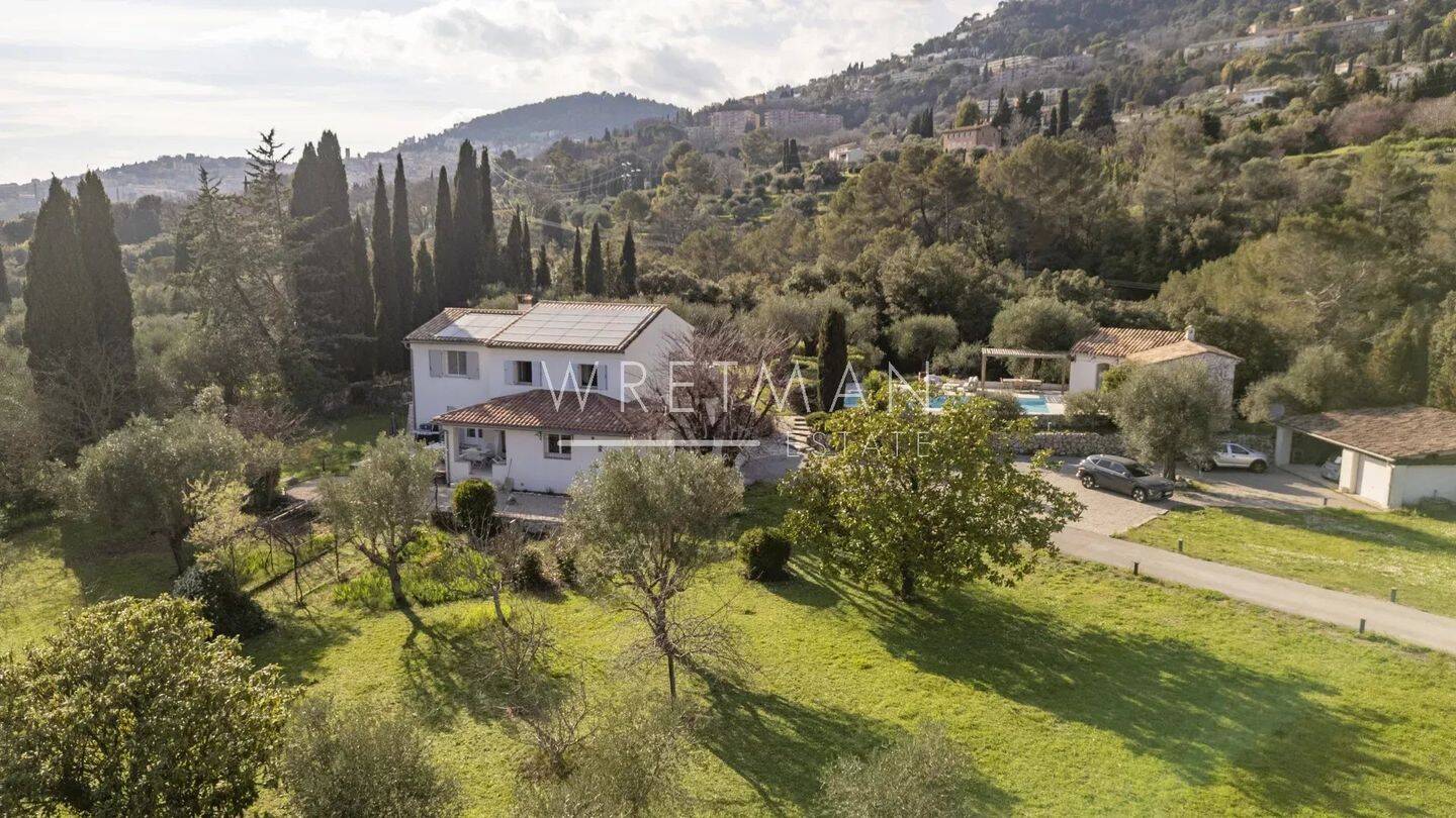Maison 7 pièces 240 m² · à Grasse · 240 m² · 1 550 000 €