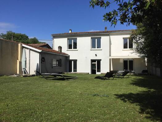 Maison à louer 1 790 € 5 pièces 4 chambres 145 m² Croix de Leysotte-Chanteloiseau-Saint Bris Villenave-d'Ornon 33140