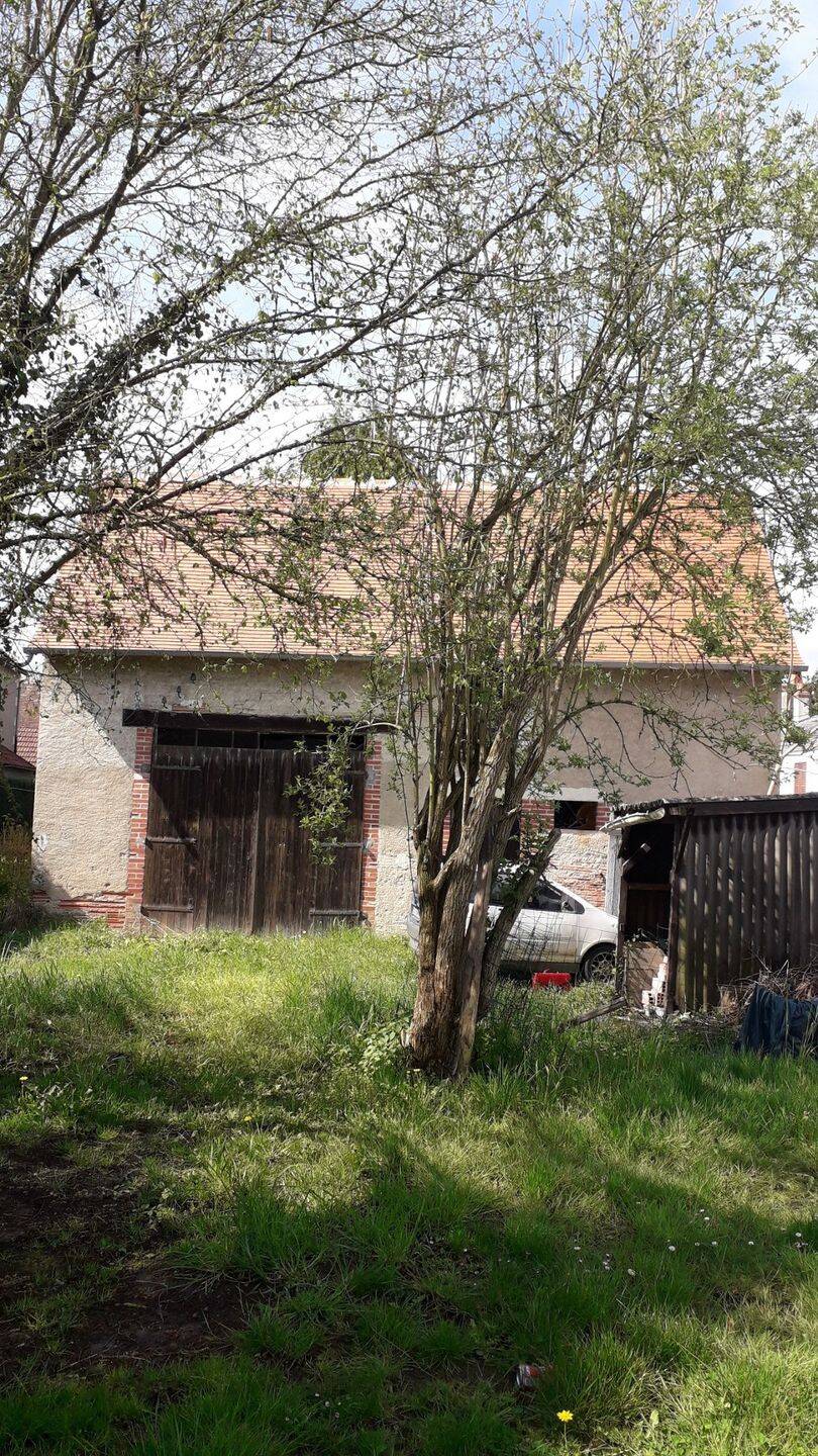 Maison 1 pièce 87 m² · à Léré · 87 m² · 32 000 €
