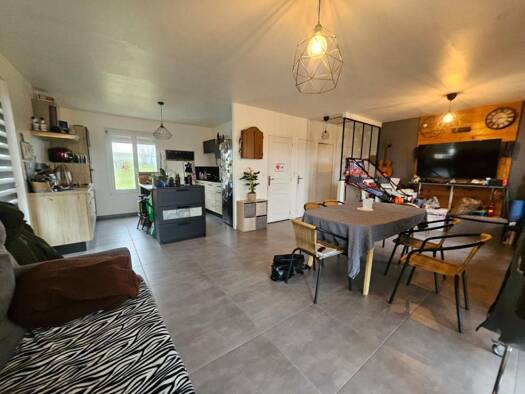 Maison à vendre 120 750 € 3 pièces 2 chambres 65 m² 5 200 m² de terrain Saint-Hippolyte 37600