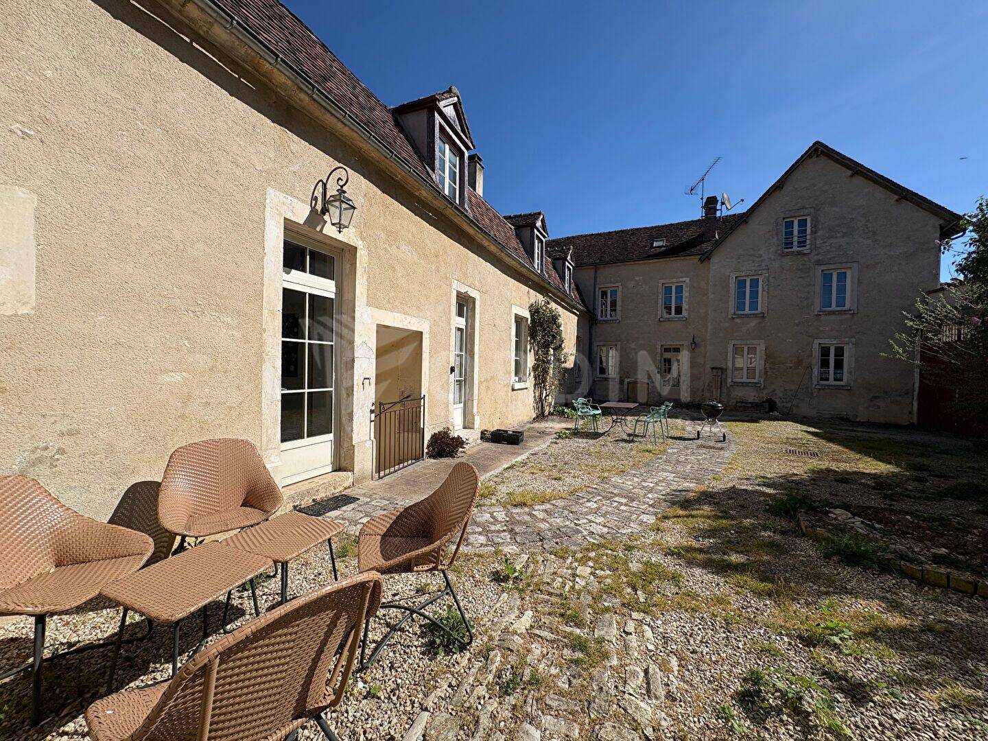 Maison 8 pièces 300 m² · à Chablis · 300 m² · 735 000 €
