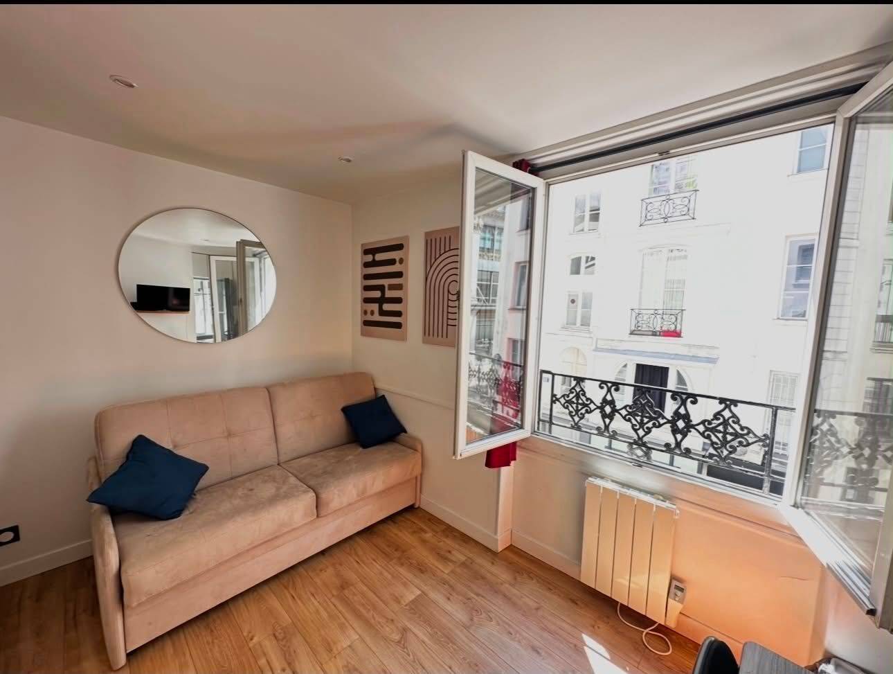 Appartement 1 pièce 15 m² · à Paris 2ème Arrondissement · 15 m² · 1 300 €