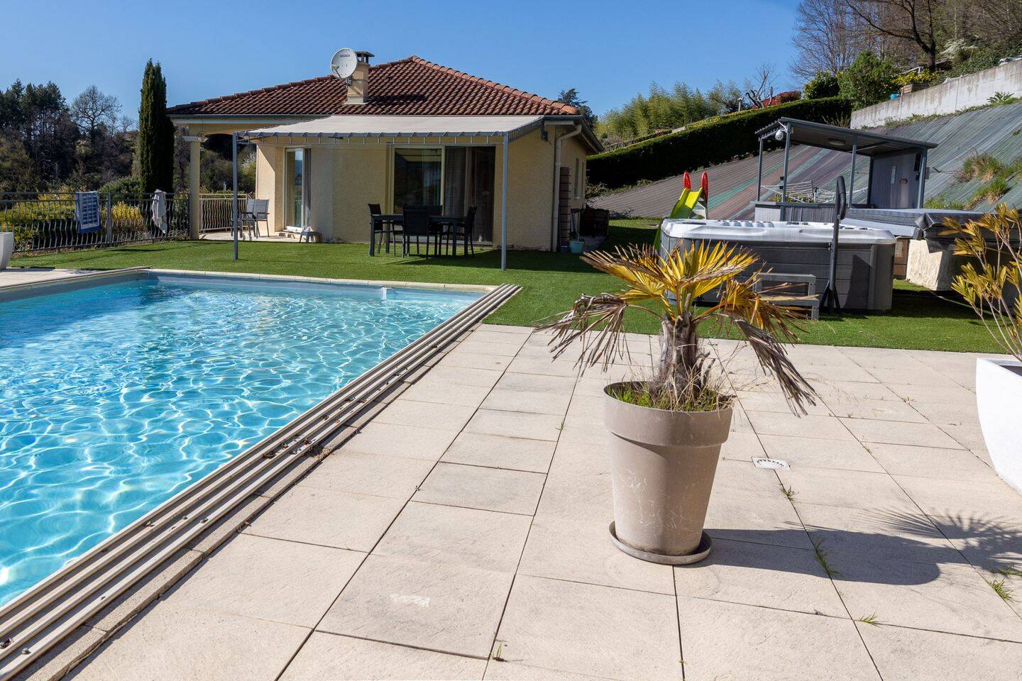 Maison 6 pièces 120 m² · à Unieux · 120 m² · 369 000 €