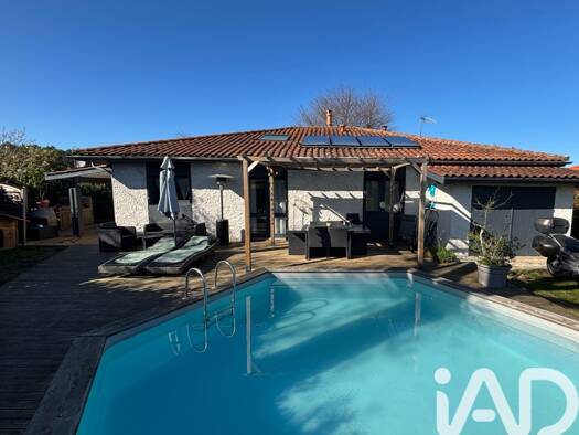 Maison de plain-pied à vendre 449 500 € 7 pièces 5 chambres 123 m² 561 m² de terrain Ouest Léognan 33850