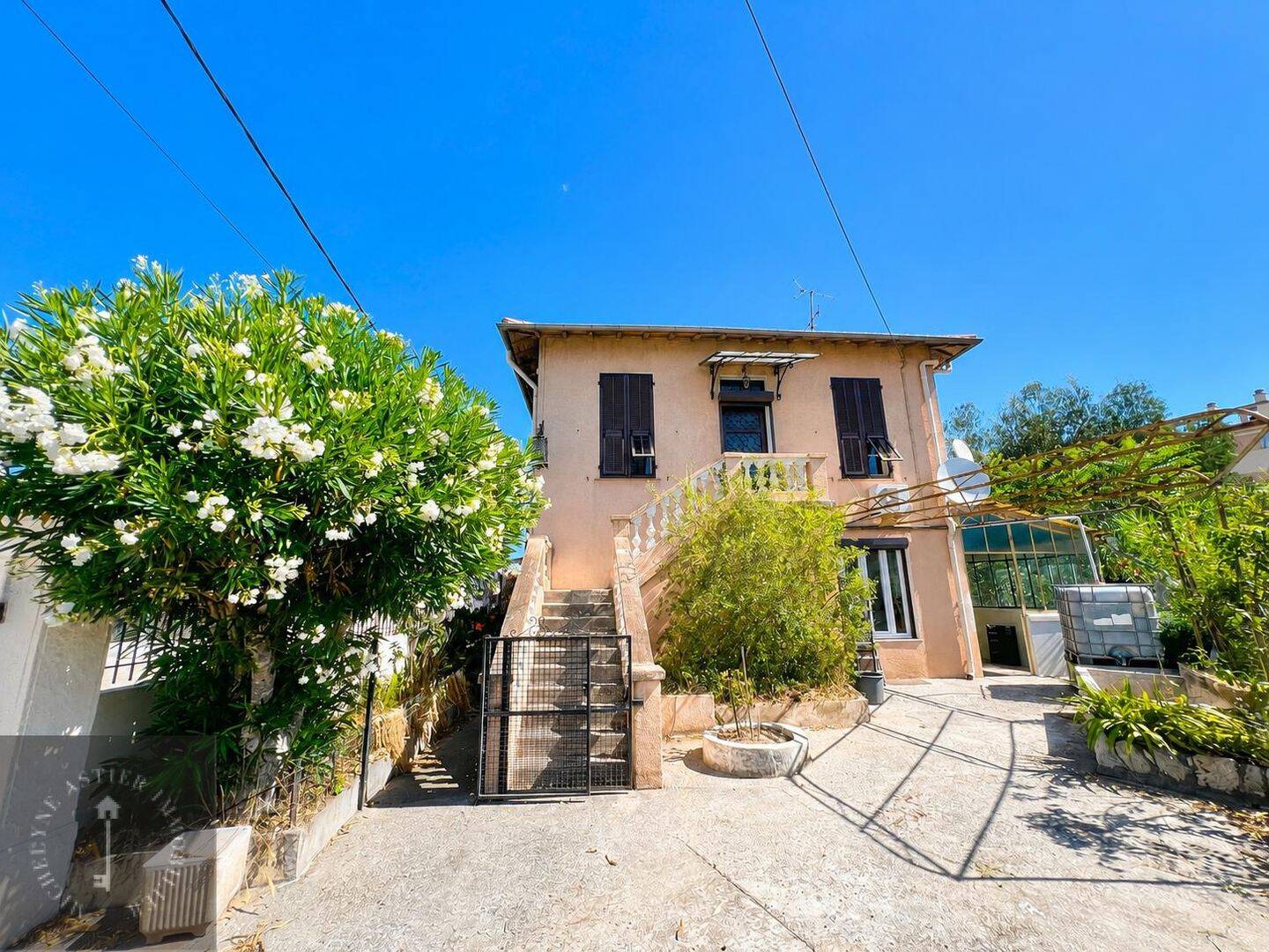 Maison 6 pièces 122 m² · à Saint-Laurent-du-Var · 122 m² · 440 000 €