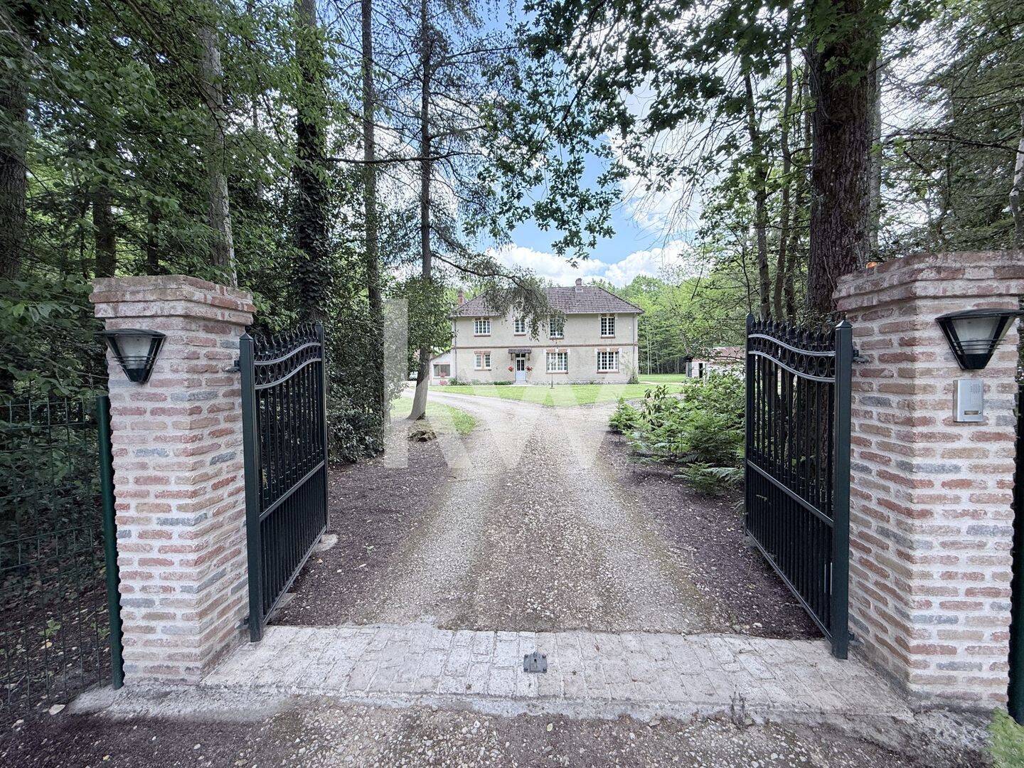 Maison 11 pièces 326 m² · à Salbris · 326 m² · 446 000 €