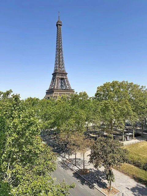 Appartement 5 pièces 141 m² · à Paris 7ème Arrondissement · 140,5 m² · 7 023 €/mois