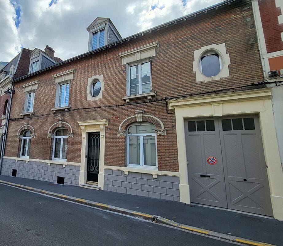 Maison 12 pièces 366 m² · à Saint-Quentin · 366 m² · 650 000 €