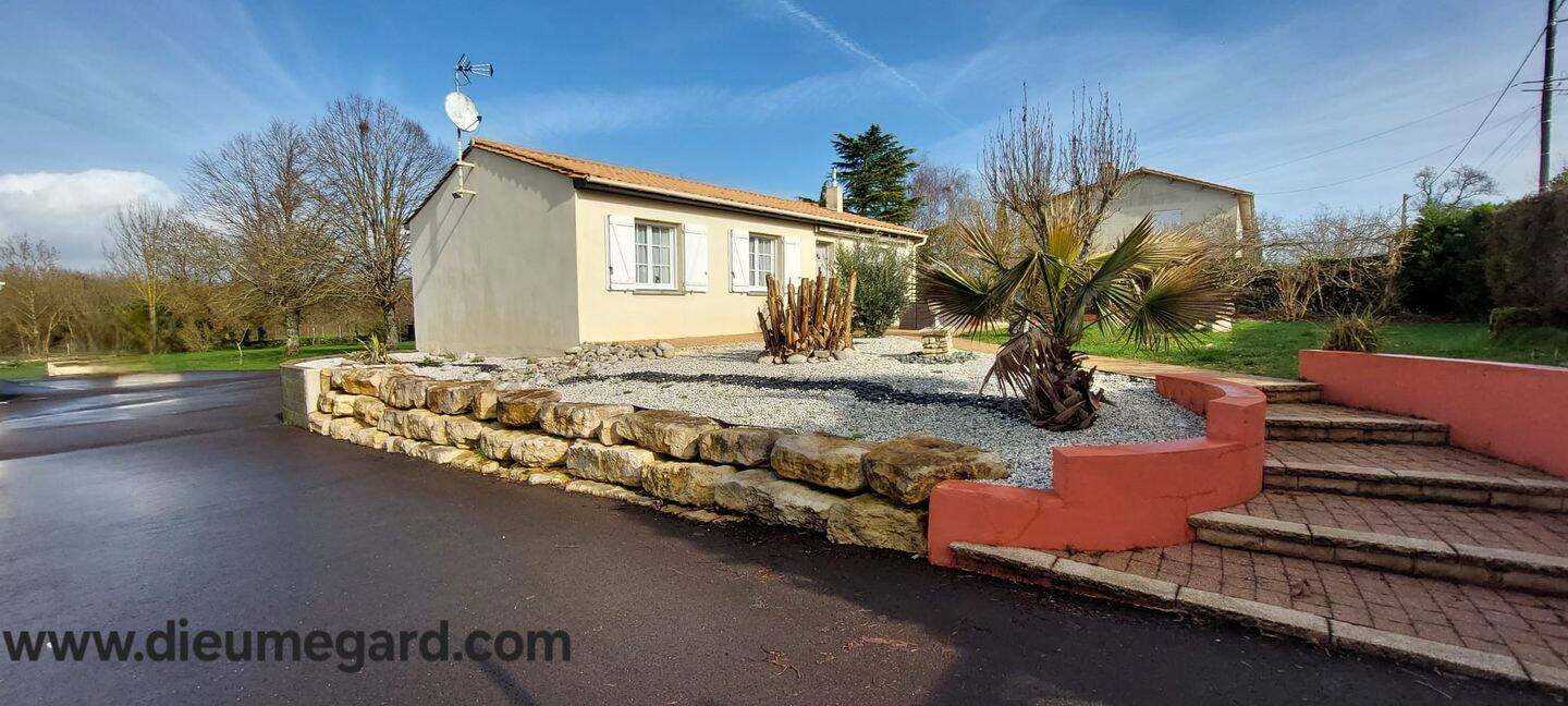 Maison 4 pièces 146 m² · à Vouillé · 145,9 m² · 249 600 €