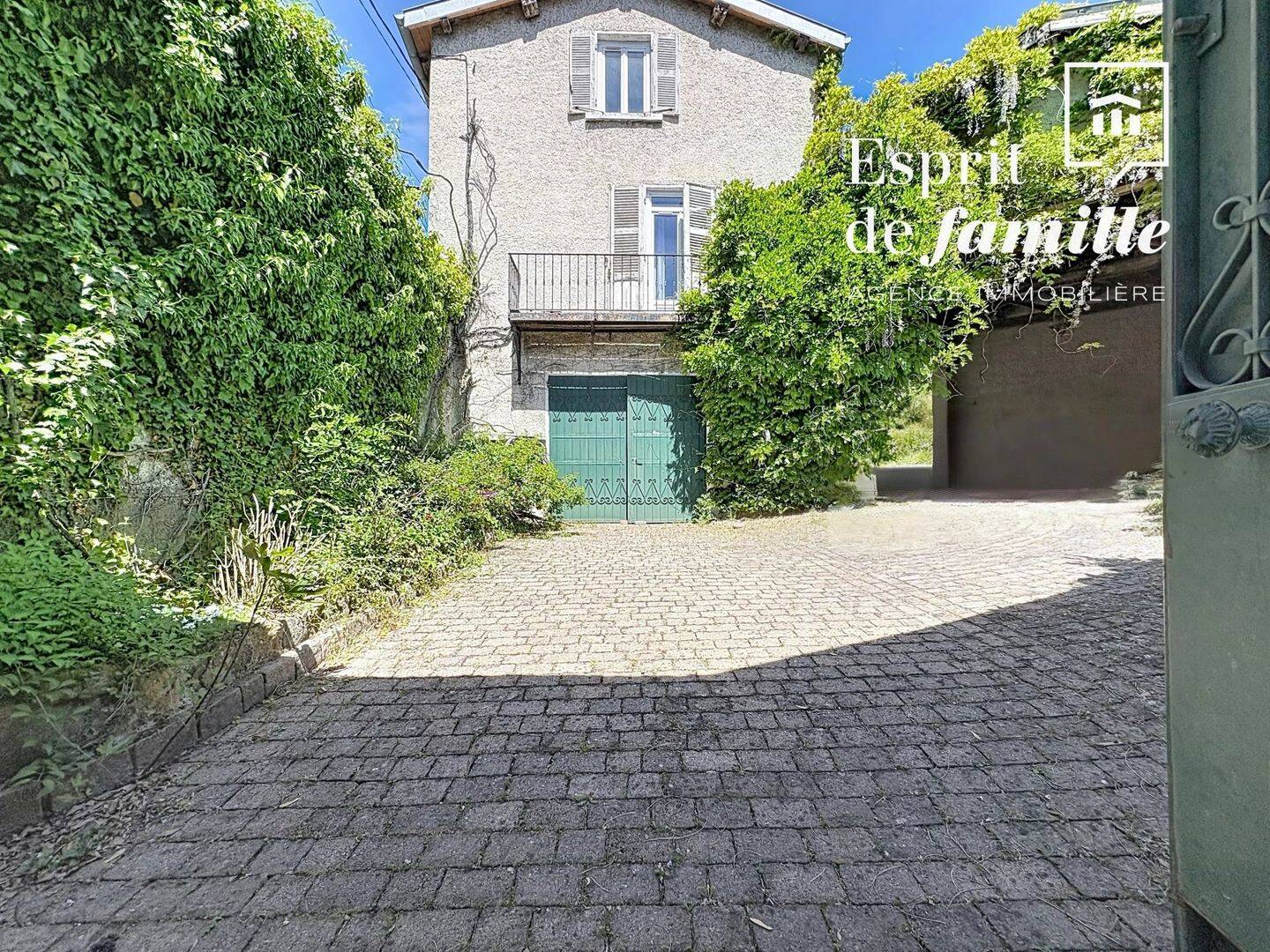 Maison 6 pièces 260 m² · à Fontaines-Saint-Martin · 260 m² · 720 000 €
