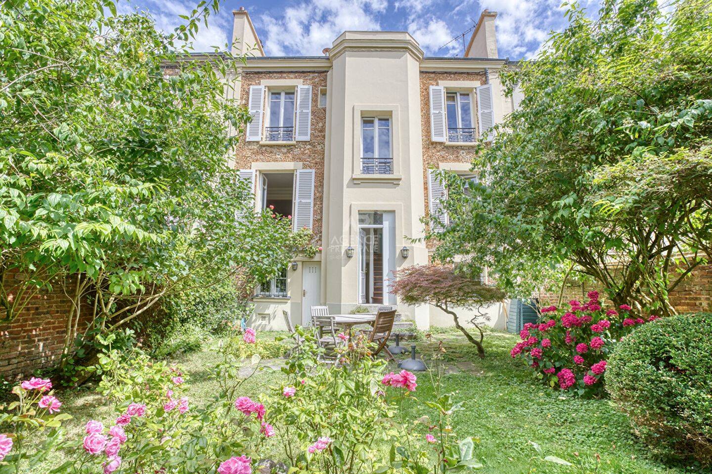 Maison 10 pièces 260 m² · à Versailles · 260 m² · 1 980 000 €