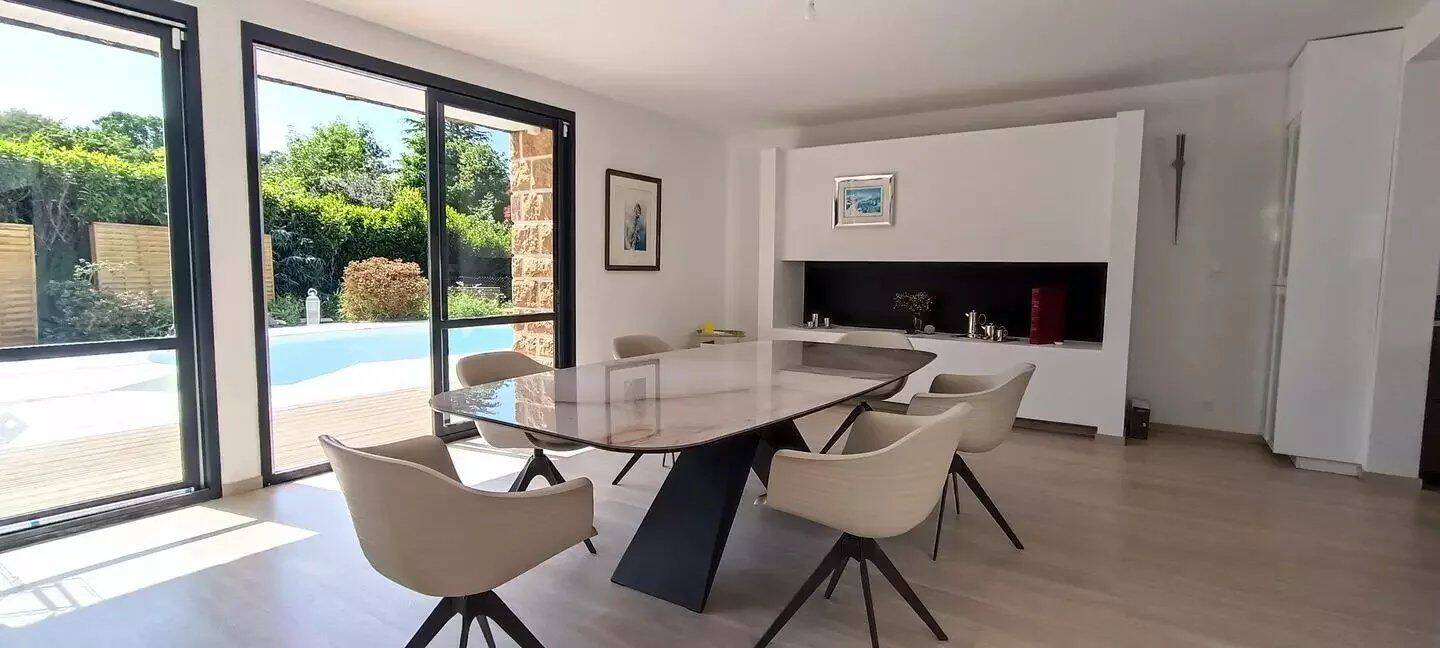 Maison 8 pièces 250 m² · à Saint-Thégonnec Loc-Eguiner · 250 m² · 695 000 €