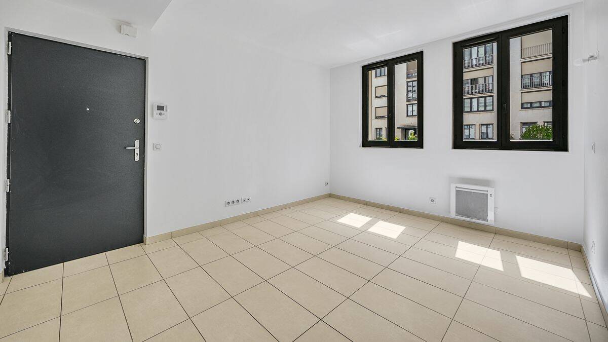 Appartement 2 pièces 44 m² · à Paris 15ème Arrondissement · 43,9 m² · 1 900 €