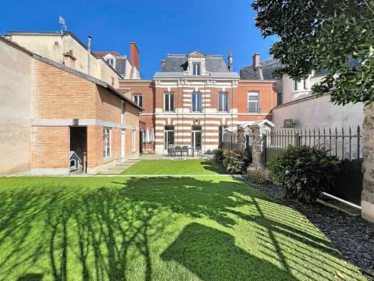 Maison à vendre 1 995 000 € 10 pièces 8 chambres 423,8 m² 651 m² de terrain Centre Ville Reims 51100