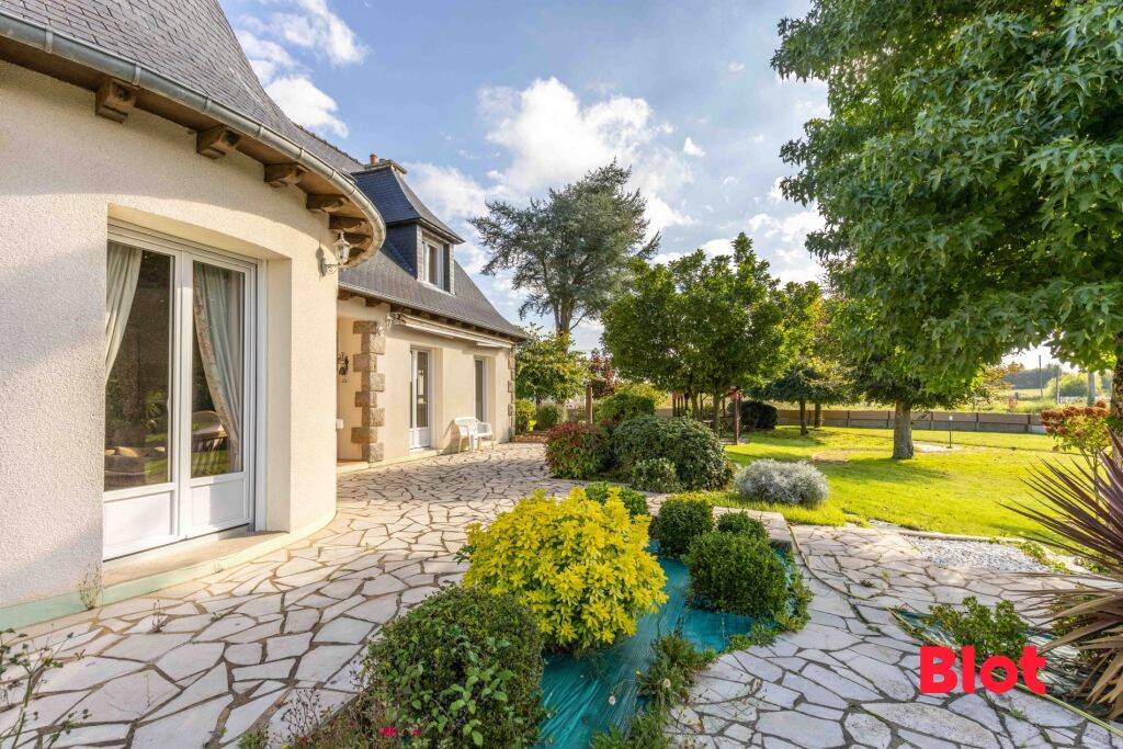 Maison 6 pièces 165 m² · à Bédée · 165 m² · 304 500 €