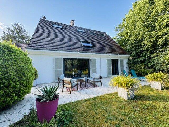 Maison 8 pièces 215 m² · à Chantilly · 215 m² · 795 000 €