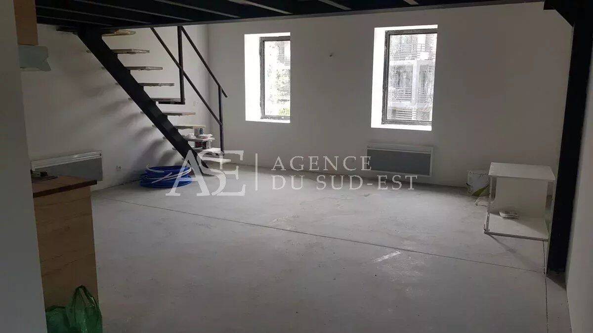Appartement 3 pièces 77 m² · à Aix-en-Provence · 76,8 m² · 913 €