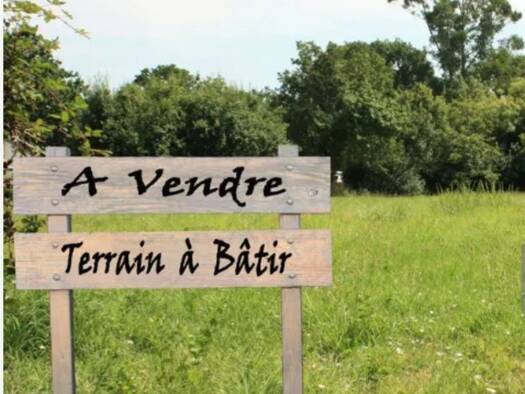 Terrain constructible à vendre 92 550 € 7 051 m² de terrain Le Pertuis 43200