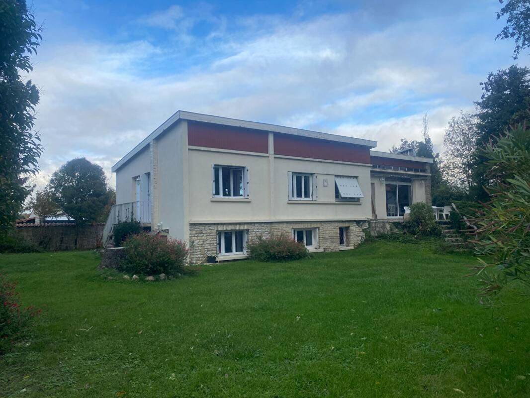 Maison 7 pièces 90 m² · à Magné · 90 m² · 319 000 €
