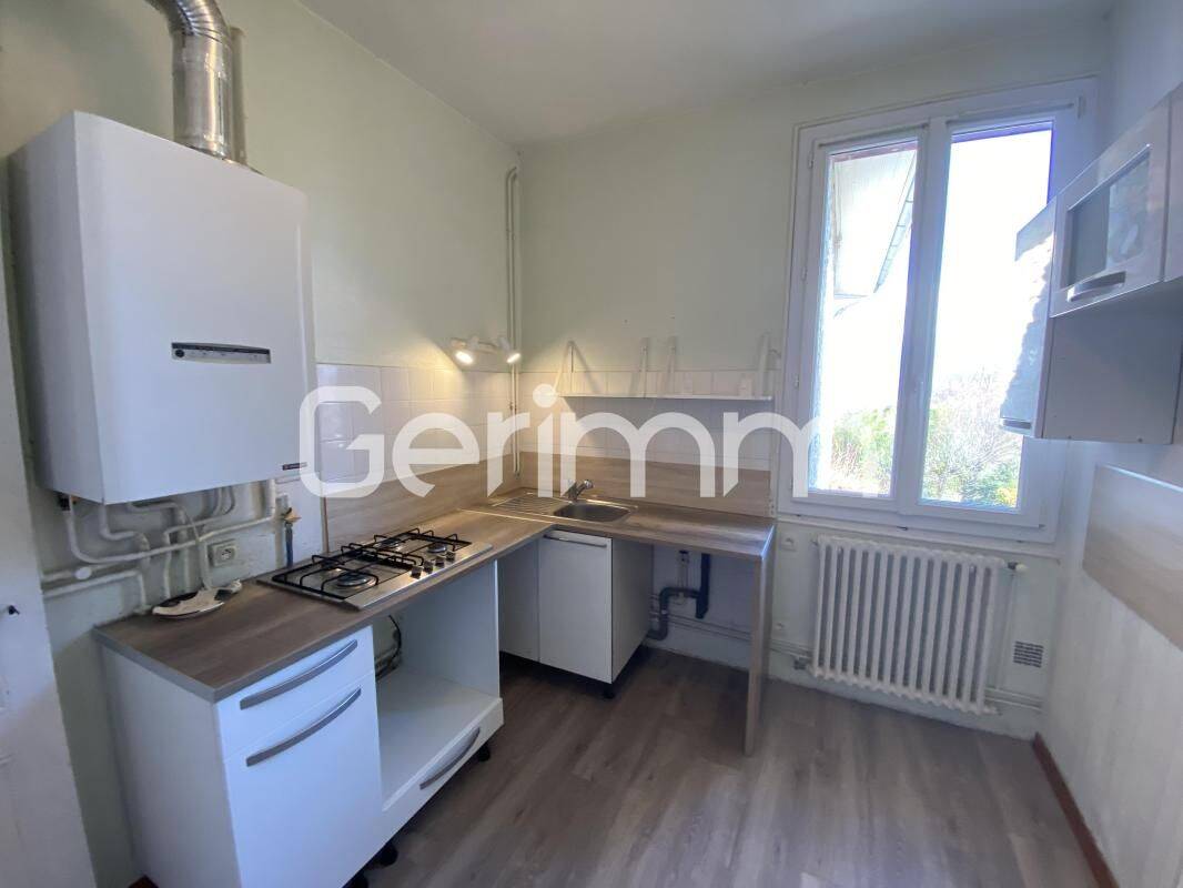 Appartement 3 pièces 76 m² · à Seyssins · 76 m² · 750 €