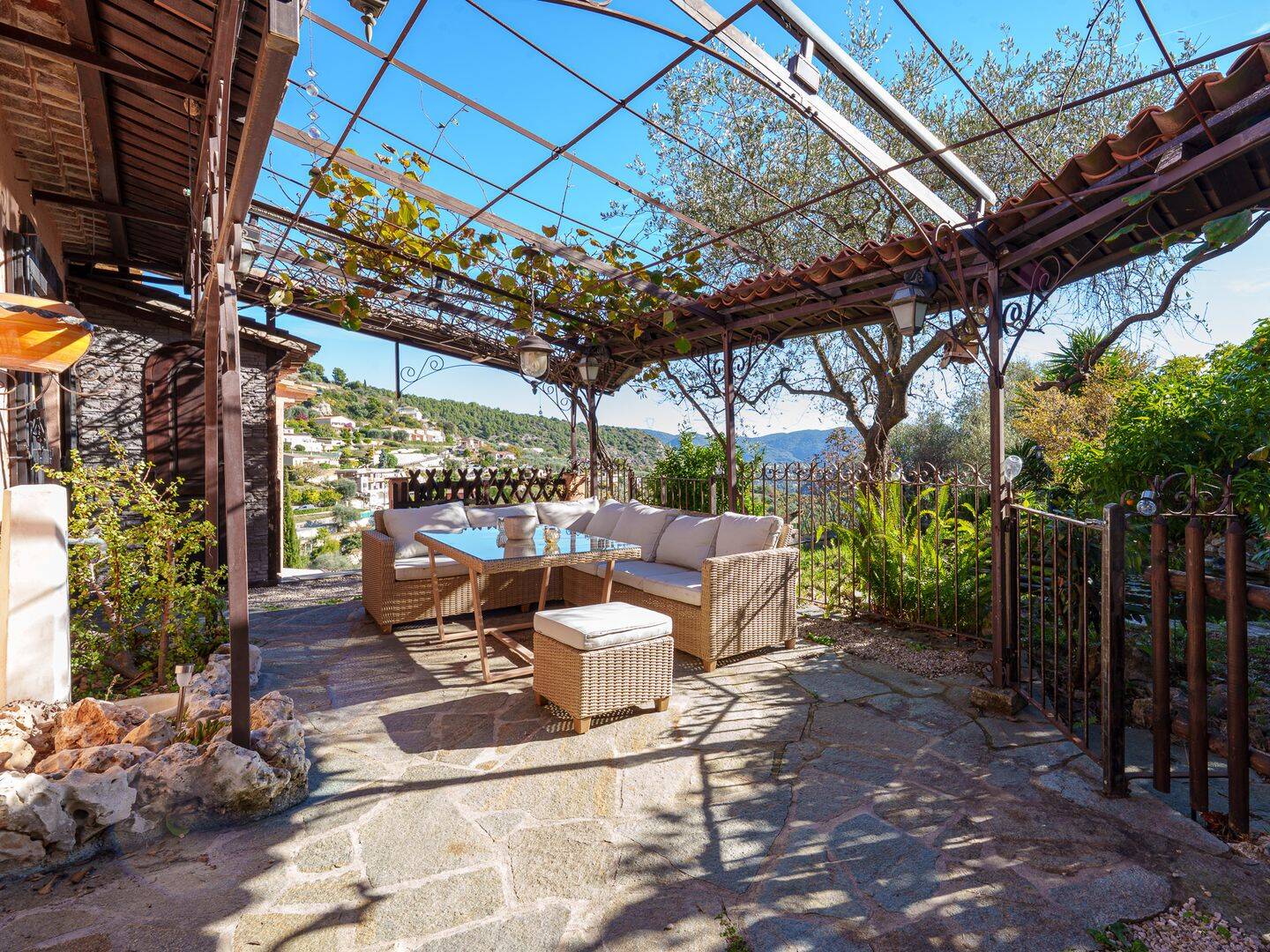 Maison 9 pièces 228 m² · à Falicon · 227,5 m² · 1 100 000 €