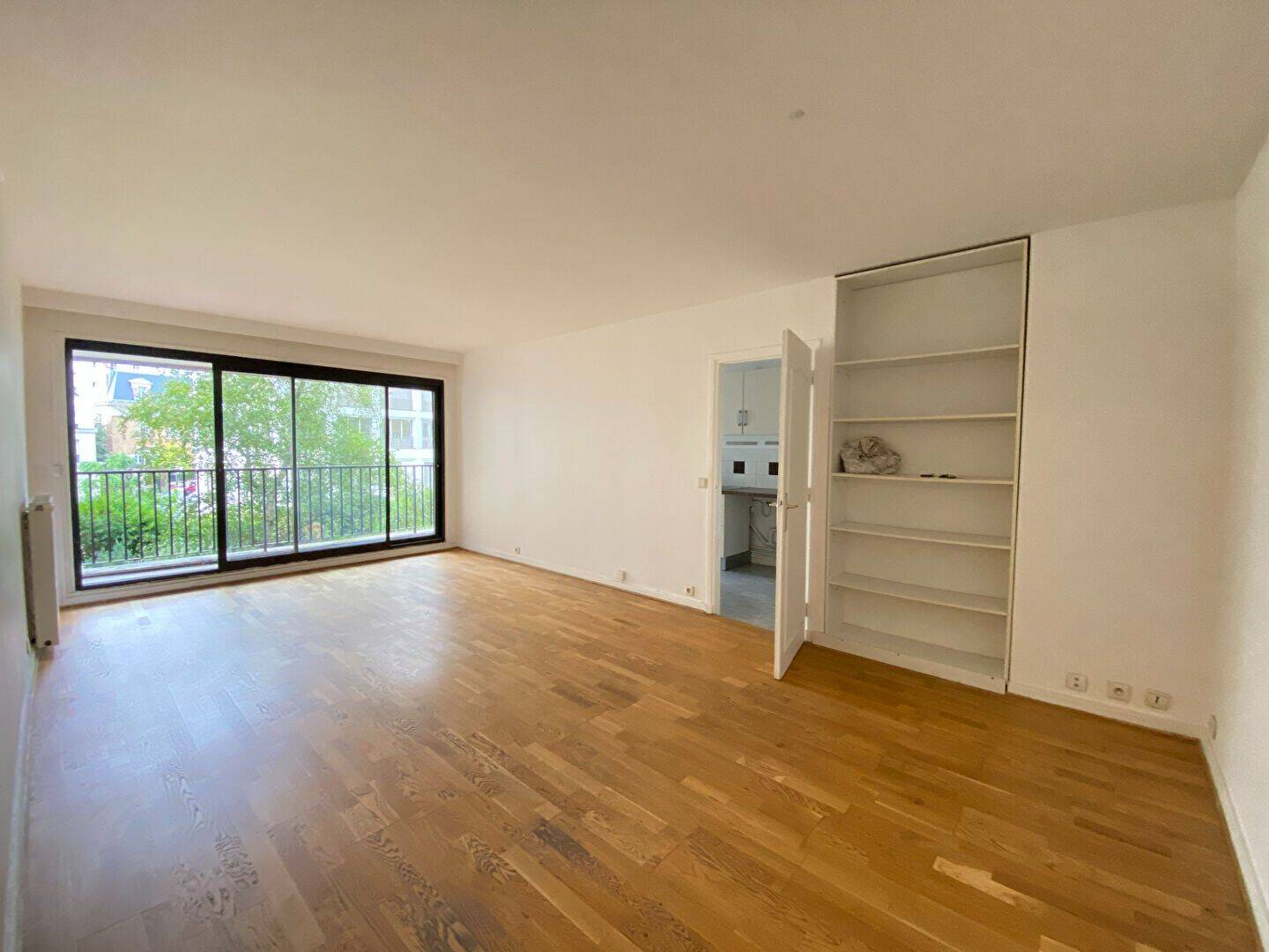 Appartement 3 pièces 78 m² · à Paris 14ème Arrondissement · 77,8 m² · 2 089 €/mois