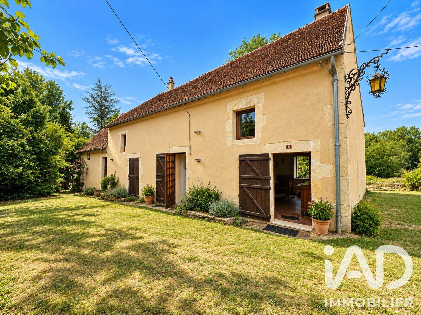 Maison 5 pièces 143 m² · à Perroy · 143 m² · 105 000 €