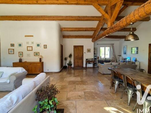 Maison à vendre 850 000 € 8 pièces 5 chambres 230 m² 875 m² de terrain Aureille 13930