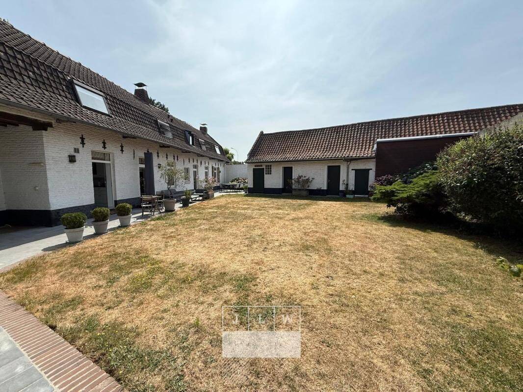 Maison 6 pièces 183 m² · à Saint-André-lez-Lille · 183 m² · 2 031 €/mois