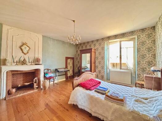 Maison à vendre 248 000 € 8 pièces 5 chambres 212,8 m² 35 972 m² de terrain Amberre 86110