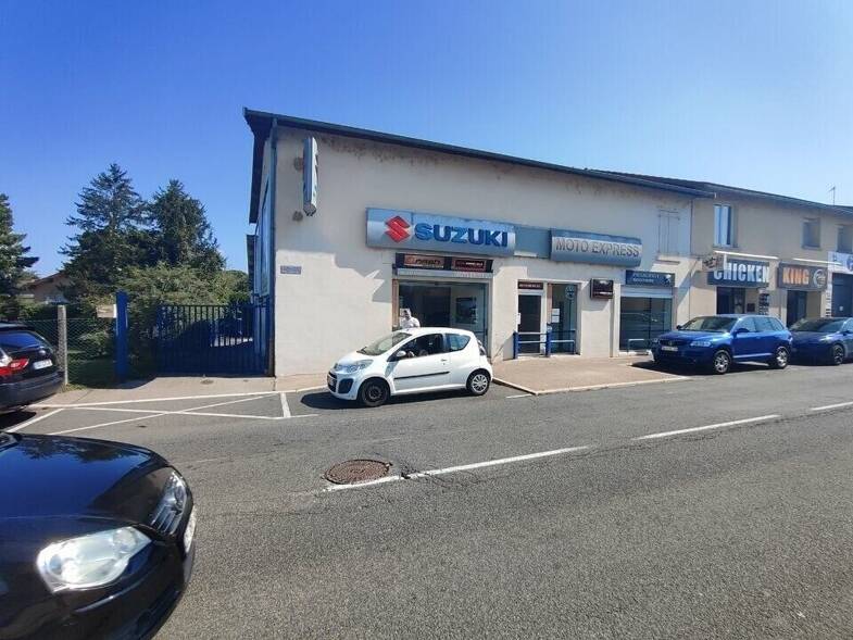 Local commercial à louer 3 000 € 546 m² de surface de vente Centre et RN La Verpilliere 38290