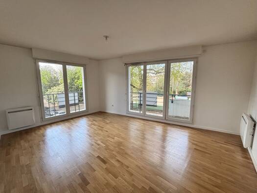 Appartement à louer 1 842 € 3 pièces 2 chambres 67 m² Étage 2/5 Centre Clamart 92140