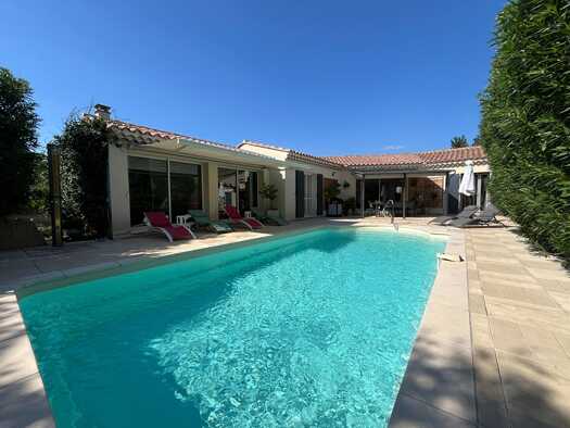 Maison de plain-pied à vendre - Première occupation 699 000 € 6 pièces 4 chambres 160 m² 850 m² de terrain Eyragues 13630