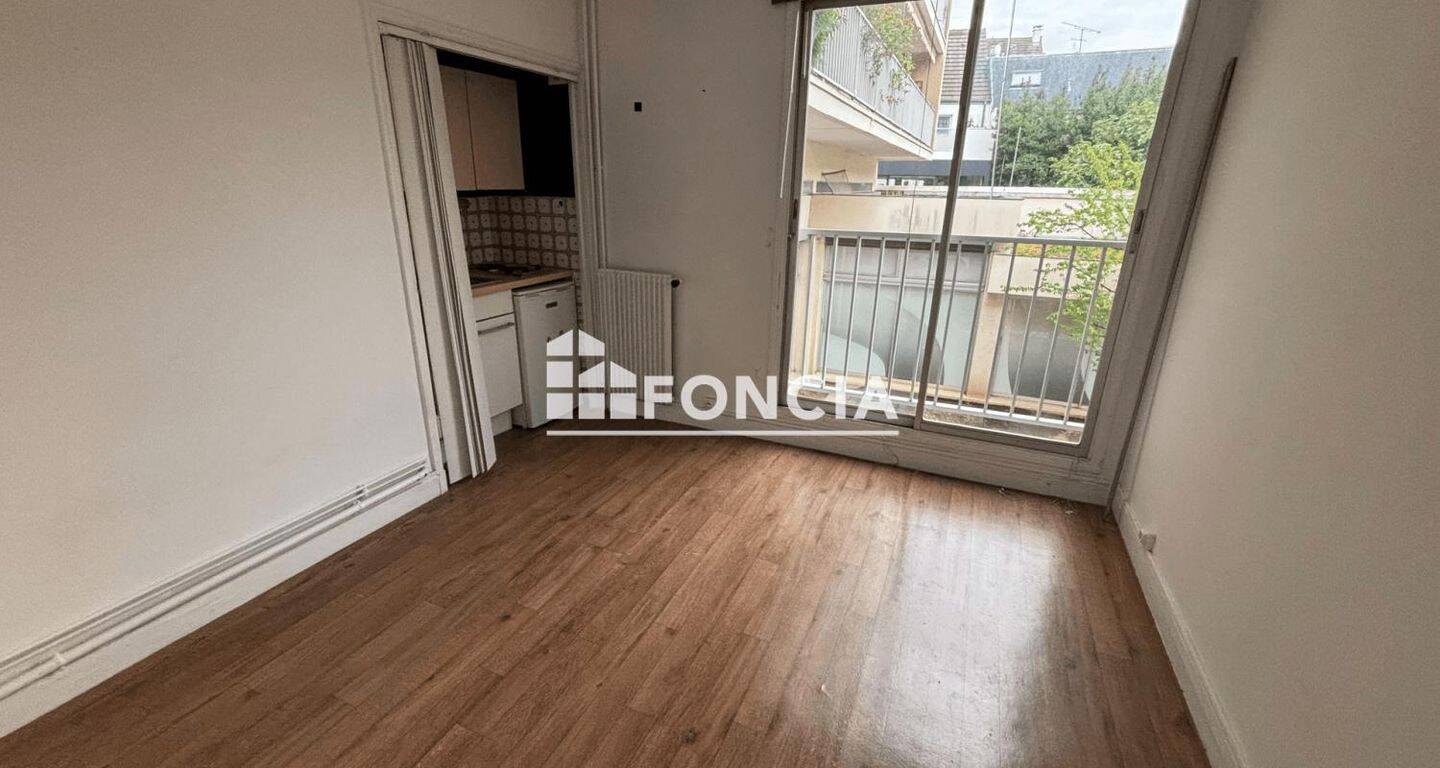 Appartement 1 pièce 14 m² · à Sceaux · 14,3 m² · 516 €