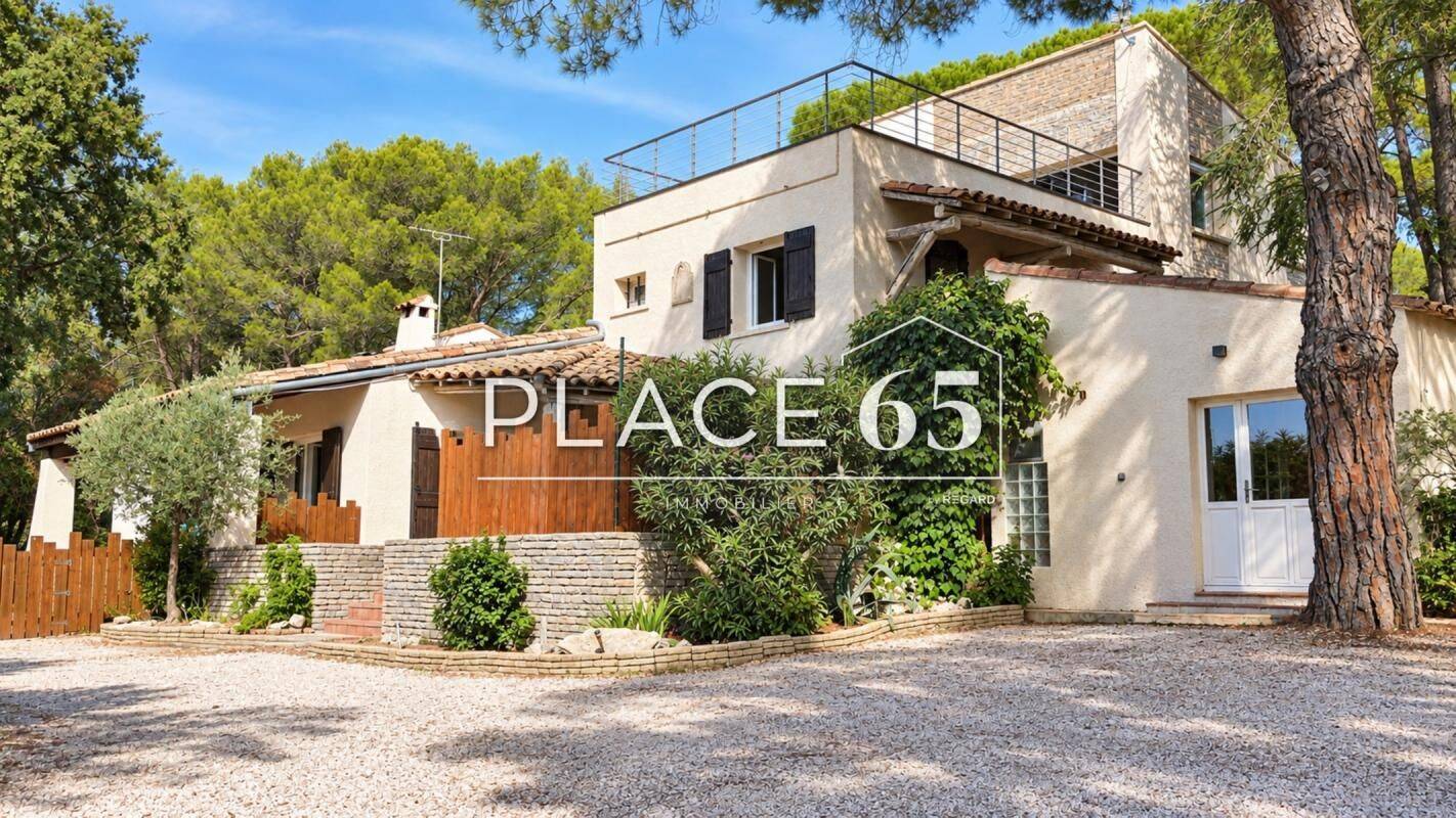 Maison 11 pièces 329 m² · à Nages-Et-Solorgues · 329 m² · 648 000 €