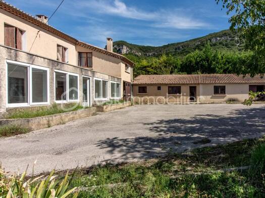 Demeure à vendre 390 000 € 9 pièces 5 chambres 160 m² 139 104 m² de terrain Dieulefit 26220