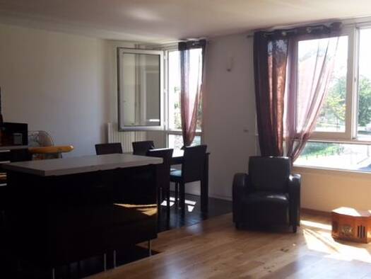 Appartement à louer 1 650 € 4 pièces 3 chambres 98 m² Étage 1/4 Centre Ville-Bouviers Guyancourt 78280