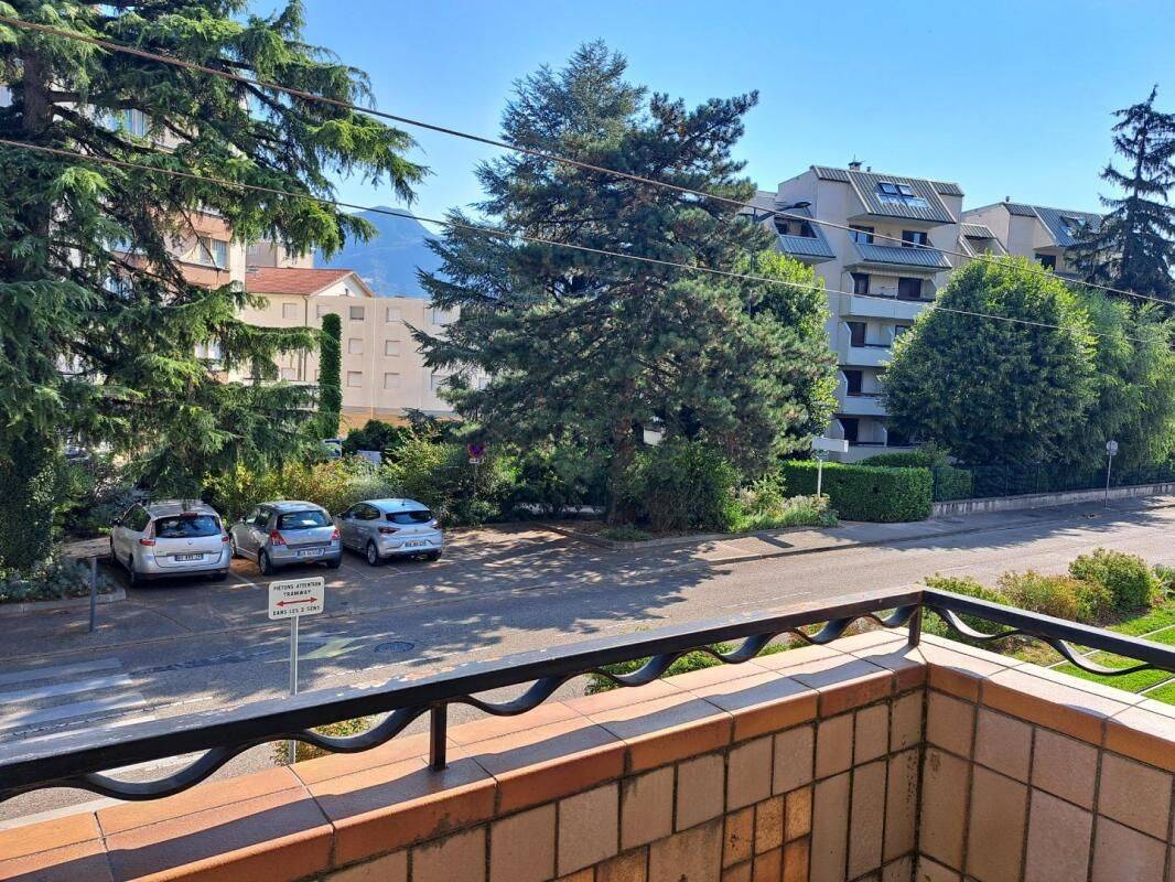Appartement 3 pièces 81 m² · à Fontaine · 81 m² · 950 €