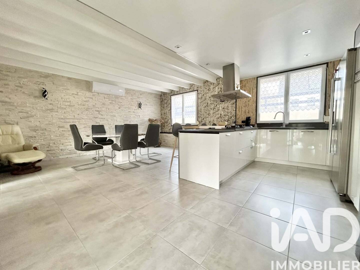 Maison 8 pièces 144 m² · à Éperlecques · 144 m² · 298 000 €