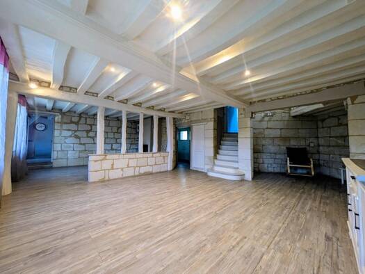 Maison à vendre 199 000 € 6 pièces 4 chambres 156 m² 1 830 m² de terrain Vivy 49680