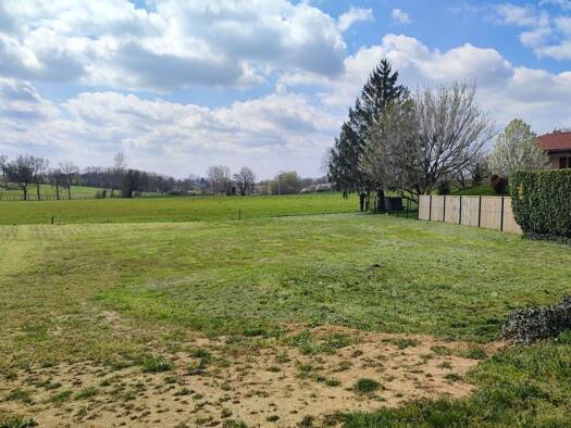 Terrain constructible à vendre 65 000 € 1 047 m² de terrain Confrançon 01310